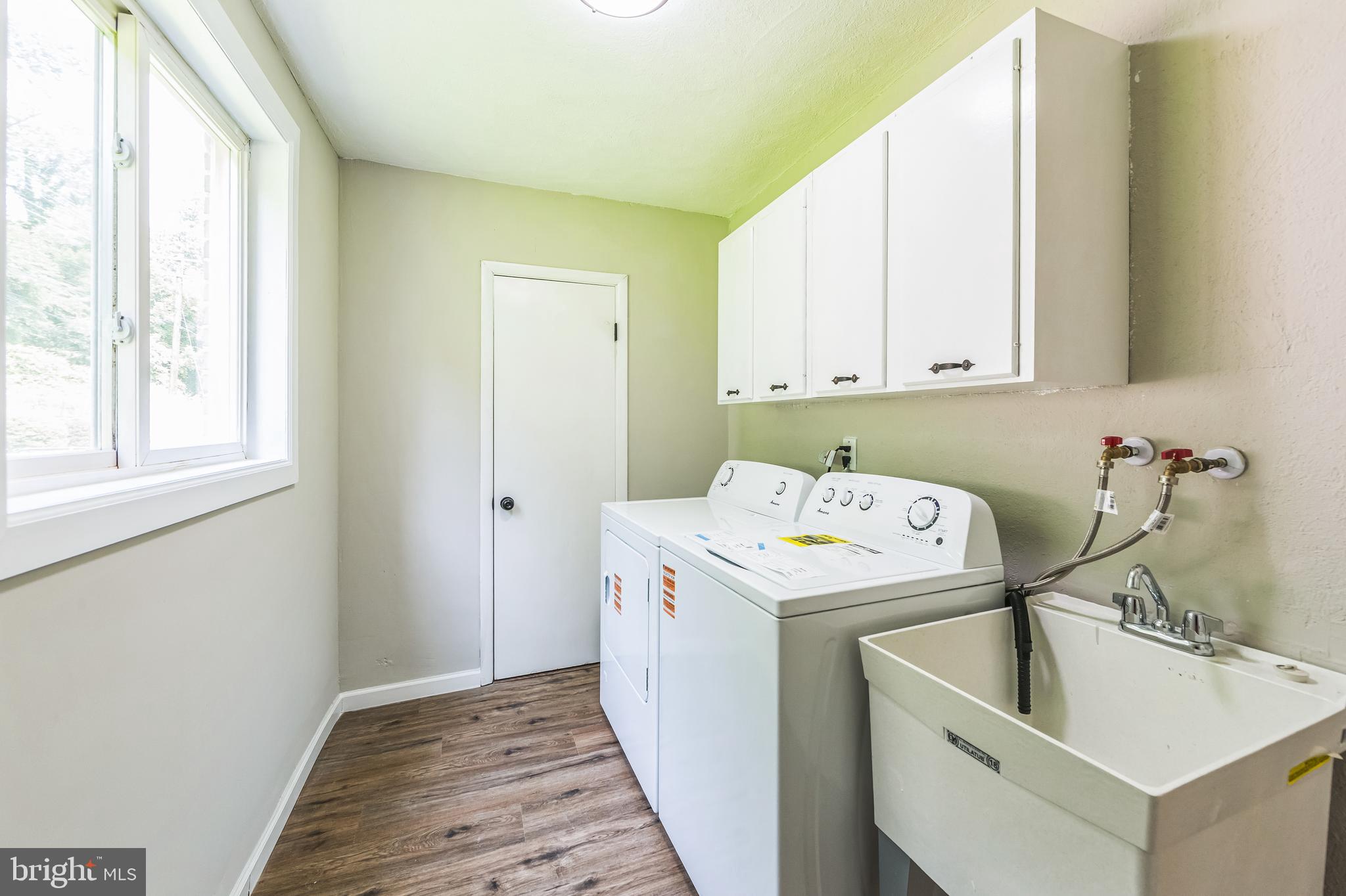 44 South Brookside Road Springfield, PA 19064 - Photo 28 of 30 a utility room with dryer and washer