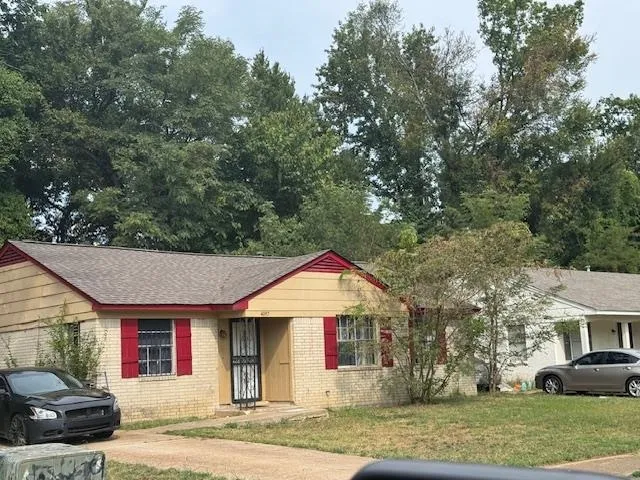 a view of a car in front of house