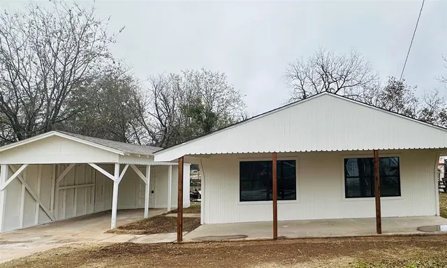 $129,900 | 102 North Pinto Street, Comanche, TX 76442