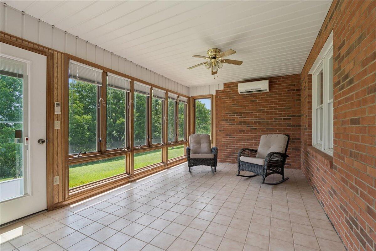 218 North Branch Road Bedford, VA 24523 - Photo 16 of 58 Sun Room