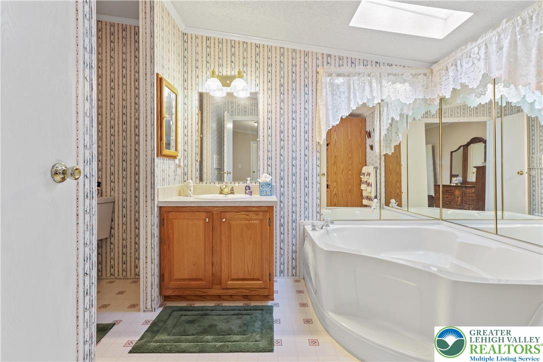 8 Cedar Court Bath, PA 18014 - Photo 25 of 41