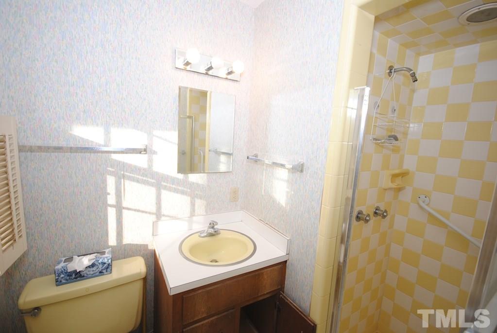 801 Tinkerbell Road Chapel Hill, NC 27517 - Photo 14 of 18 Vintage bath with great ceramic tile shower...