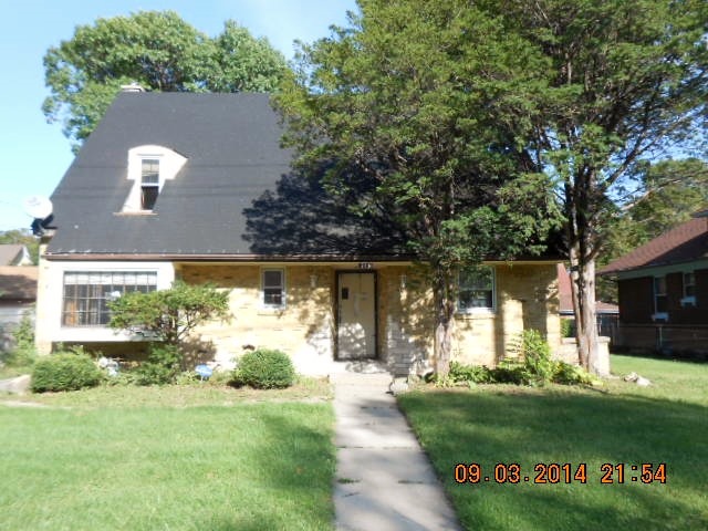 715 Raymond Street Elgin, IL 60120 - Photo 1 of 24
