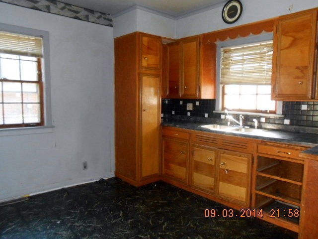 715 Raymond Street Elgin, IL 60120 - Photo 3 of 24