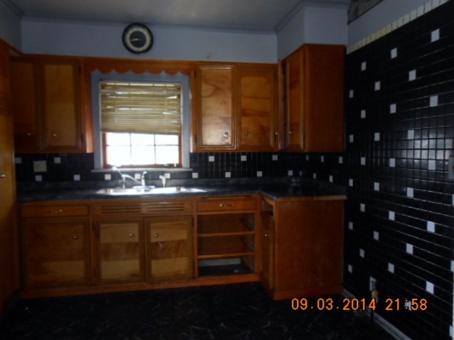 715 Raymond Street Elgin, IL 60120 - Photo 4 of 24