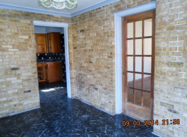 715 Raymond Street Elgin, IL 60120 - Photo 5 of 24