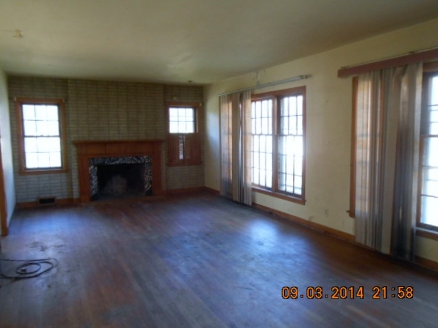 715 Raymond Street Elgin, IL 60120 - Photo 6 of 24
