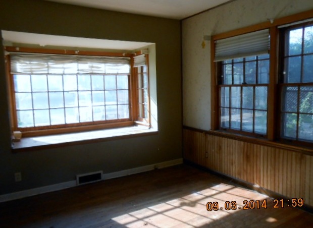 715 Raymond Street Elgin, IL 60120 - Photo 8 of 24