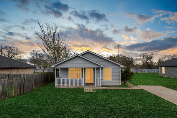 $185,000 | 330 3rd Street, Hempstead, TX 77445