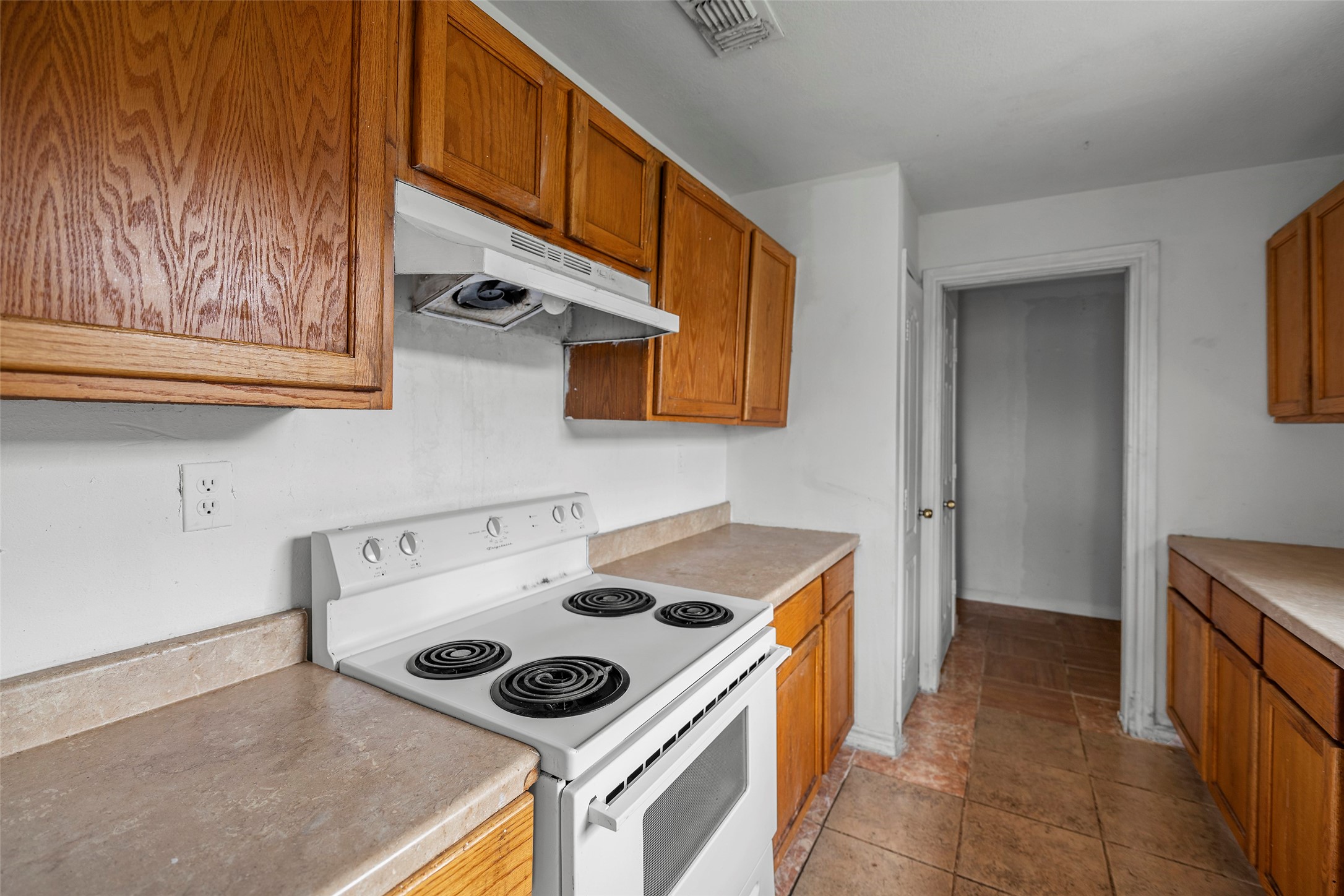 330 3rd Street Hempstead, TX 77445 - Photo 2 of 13 a utility room with dryer and washer