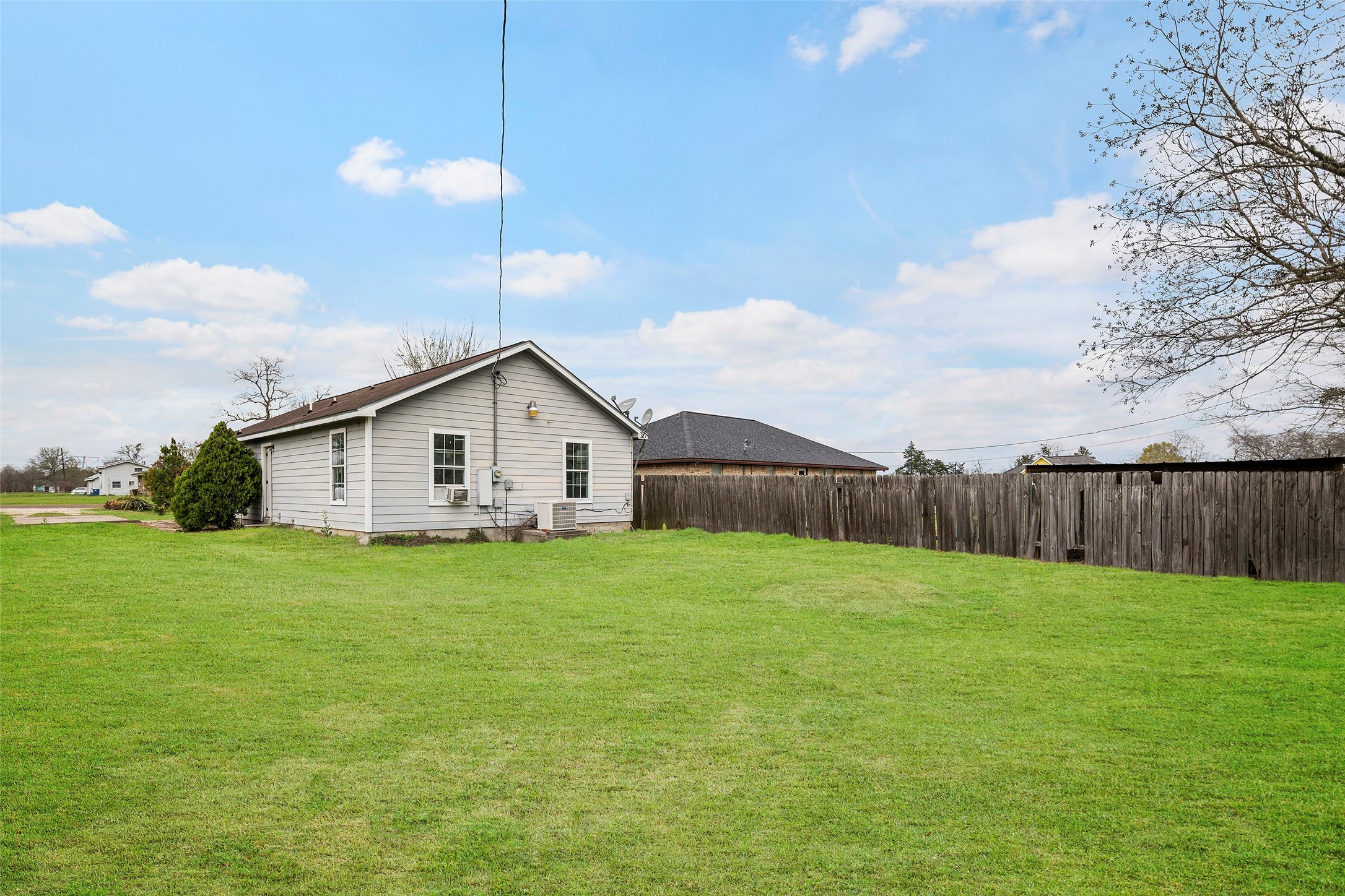 330 3rd Street Hempstead, TX 77445 - Photo 10 of 13 a house view with a garden space