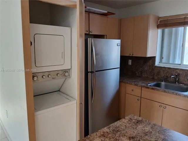 $2,000 | 3254 West 70th Street, Unit 202, Hialeah, FL 33018