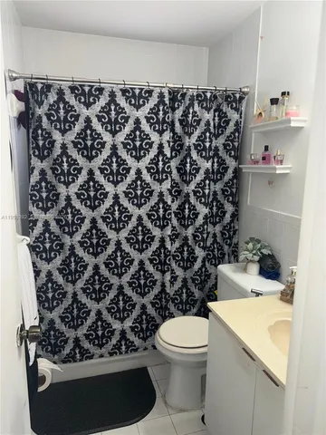 $2,000 | 3254 West 70th Street, Unit 202, Hialeah, FL 33018