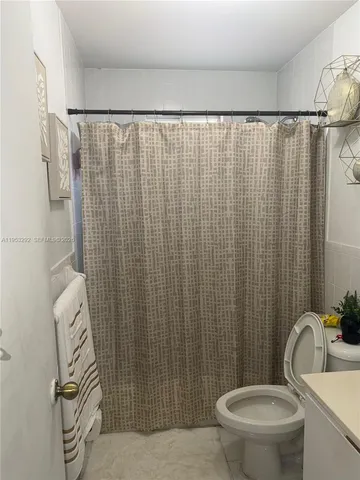 $2,000 | 3254 West 70th Street, Unit 202, Hialeah, FL 33018