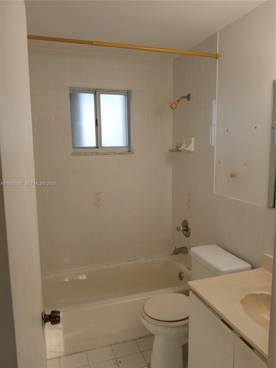 3254 West 70th Street, Unit 202 Hialeah, FL 33018 - Photo 18 of 20 2nd bathroom