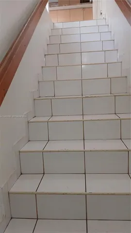 $2,000 | 3254 West 70th Street, Unit 202, Hialeah, FL 33018