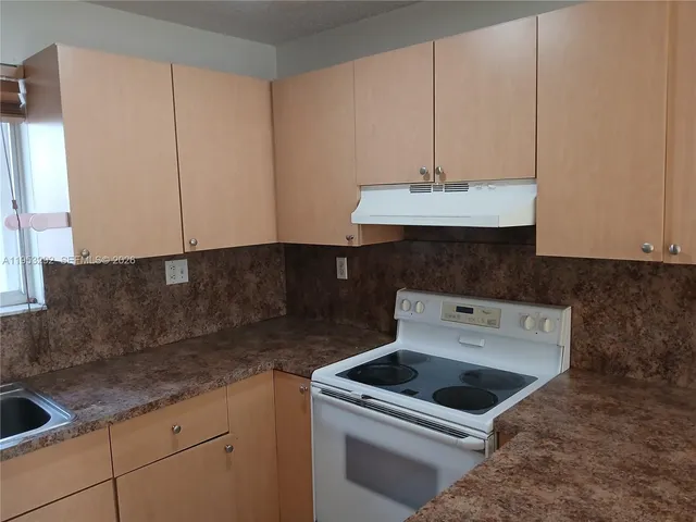 $2,000 | 3254 West 70th Street, Unit 202, Hialeah, FL 33018