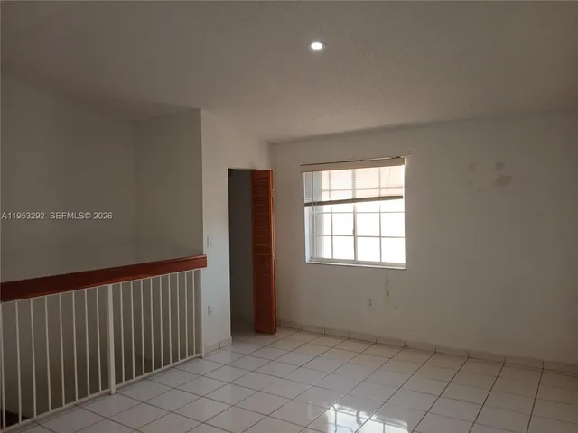 $2,000 | 3254 West 70th Street, Unit 202, Hialeah, FL 33018
