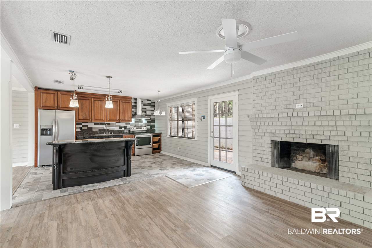 333 Ridgewood Drive Daphne, AL 36526 - Photo 3 of 29