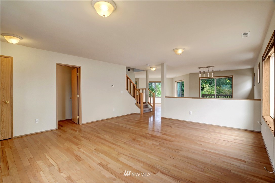 18009 168th Way Southeast Renton, WA 98058 - Photo 3 of 25 Gallery Image 3