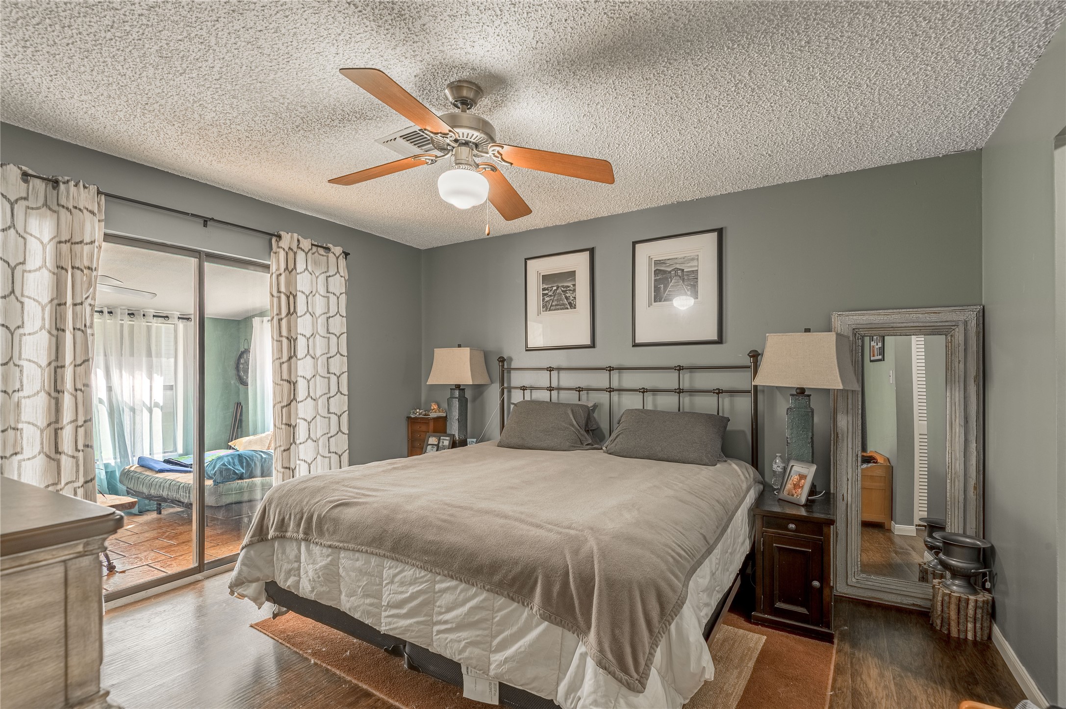 37 Spreading Oak Trinity, TX 75862 - Photo 8 of 21 a bedroom with a large bed and a chandelier