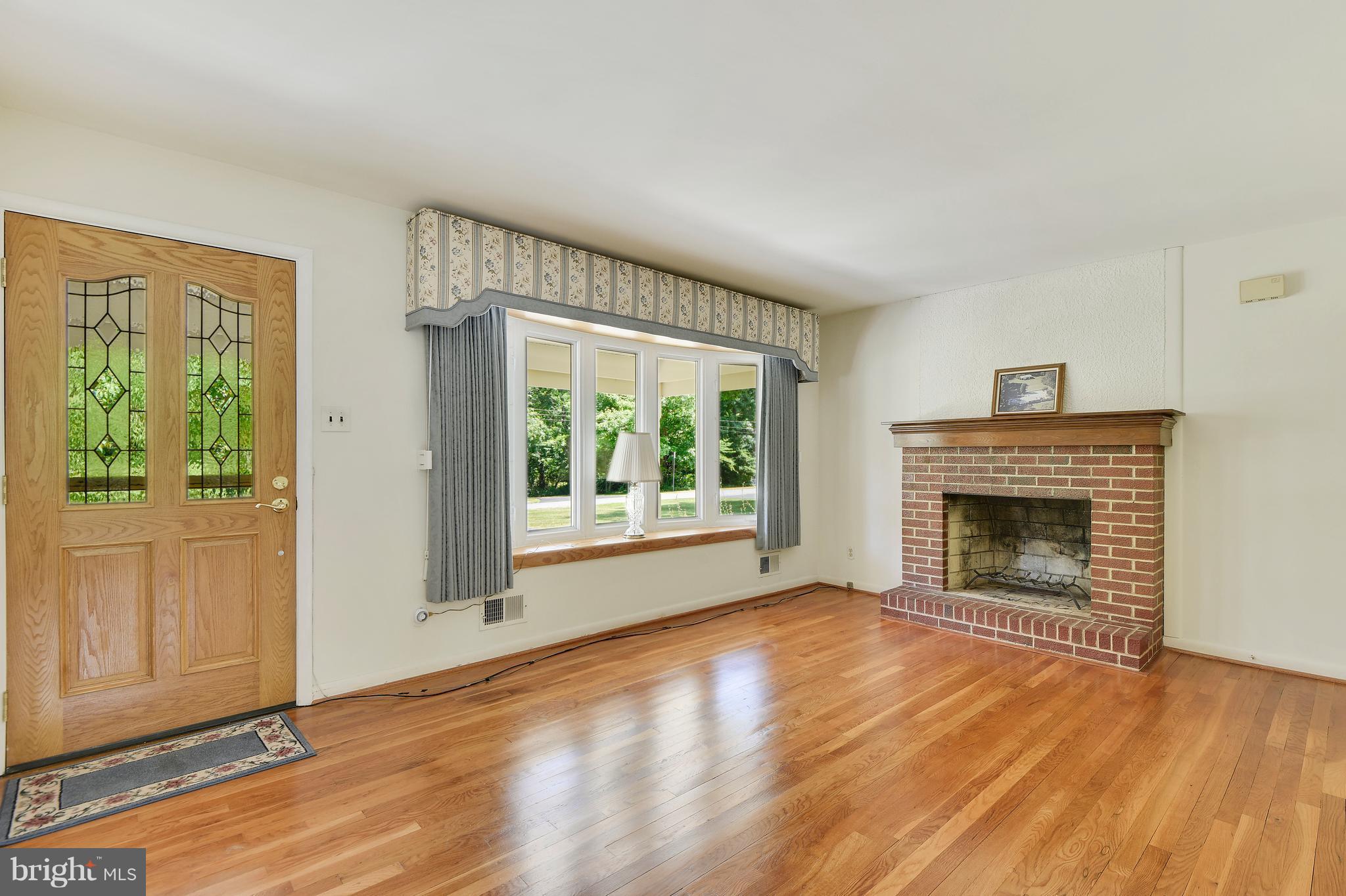 1416 Gilbert Road Arnold, MD 21012 - Photo 3 of 30 Living Room with Bay Window