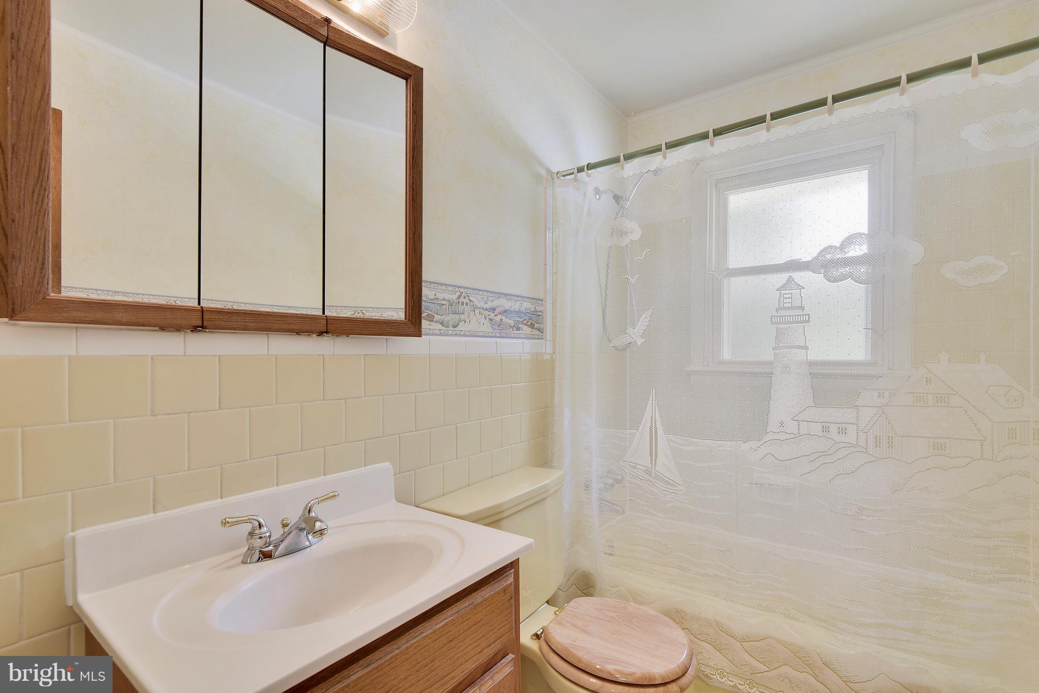 1416 Gilbert Road Arnold, MD 21012 - Photo 10 of 30 Full Hall Bath