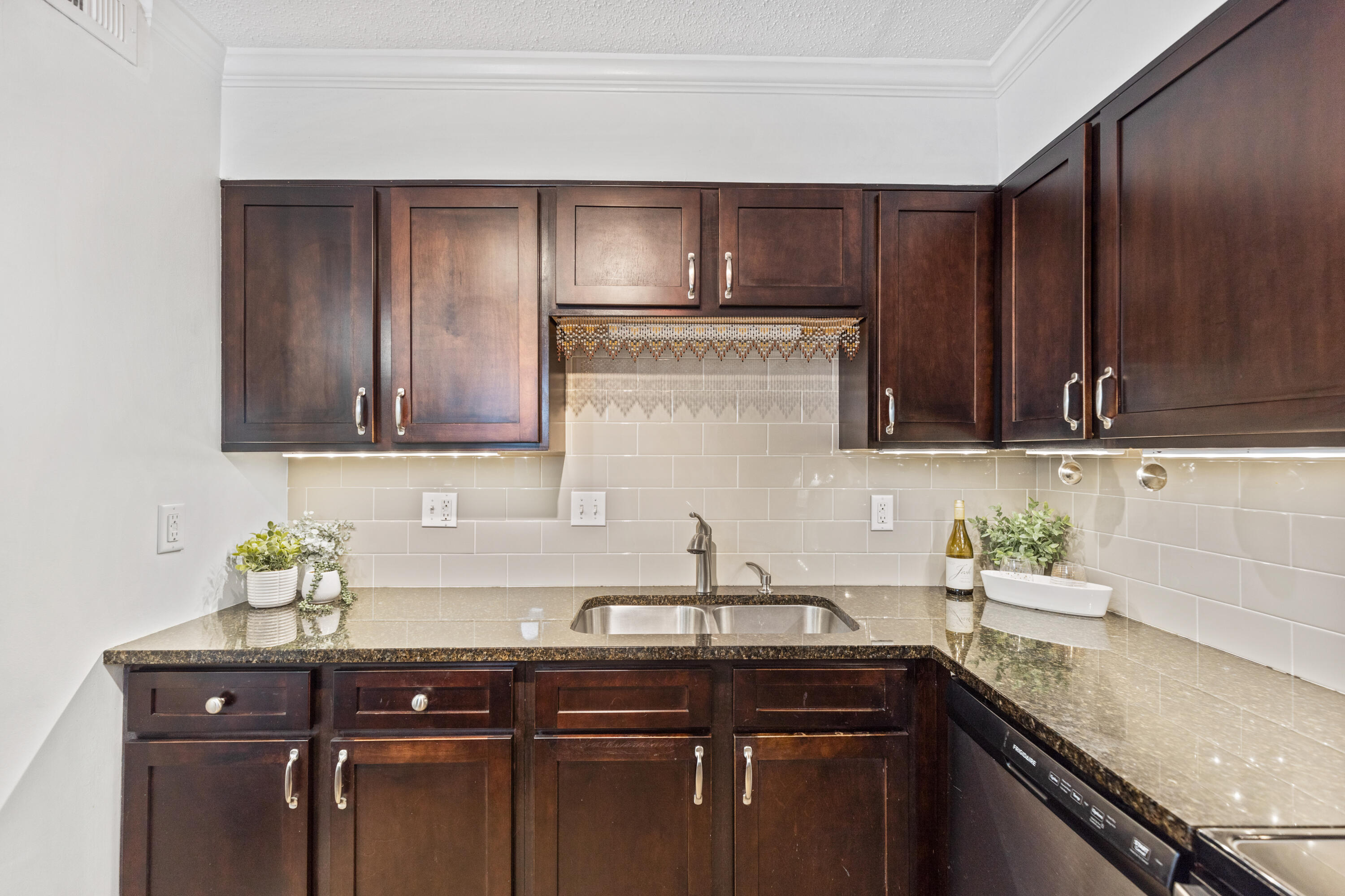 1131 Stringers Ridge Road, Unit 11G Chattanooga, TN 37405 - Photo 12 of 40 Newer Cabinets