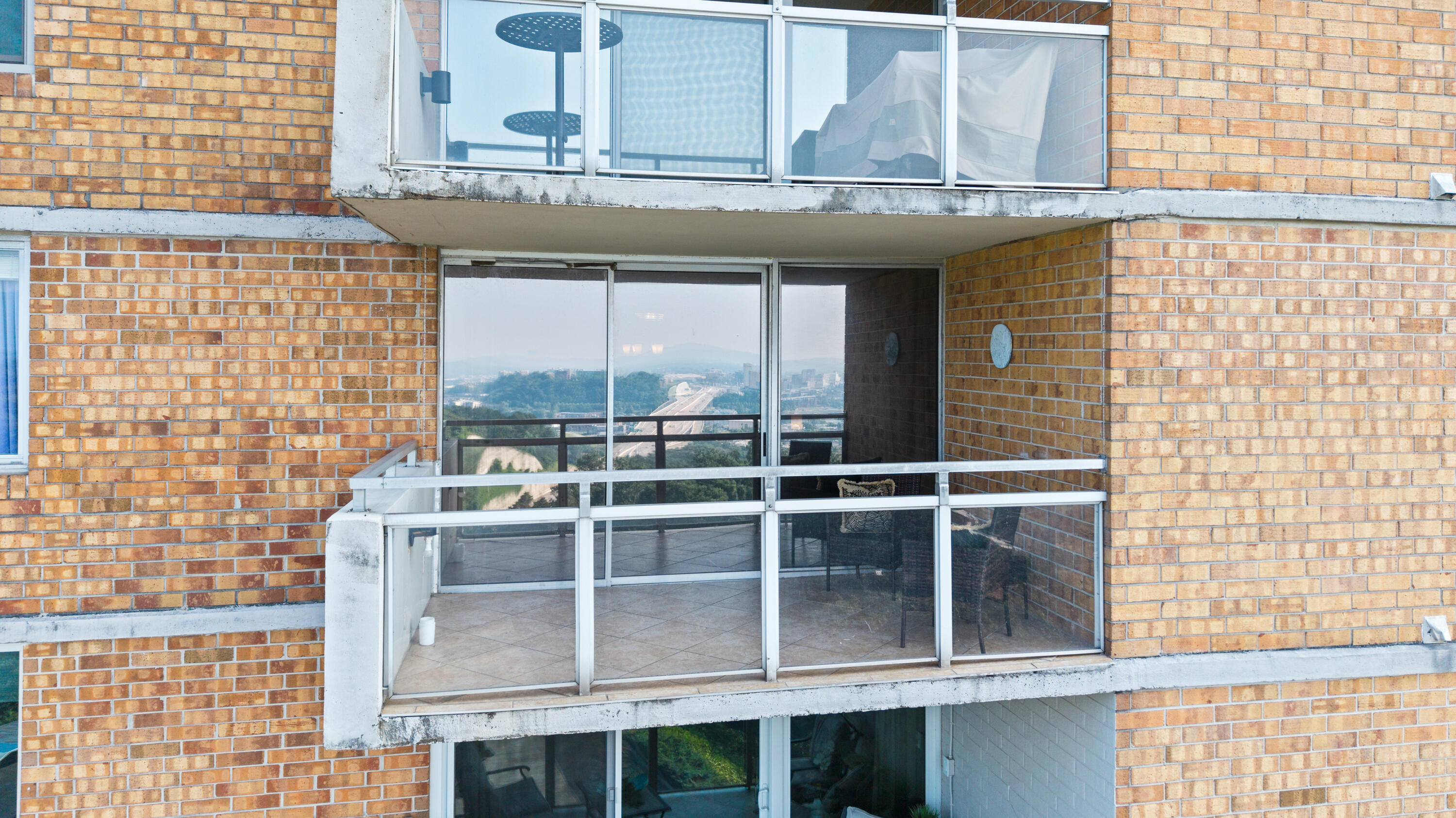 1131 Stringers Ridge Road, Unit 11G Chattanooga, TN 37405 - Photo 38 of 40 Relaxing balcony