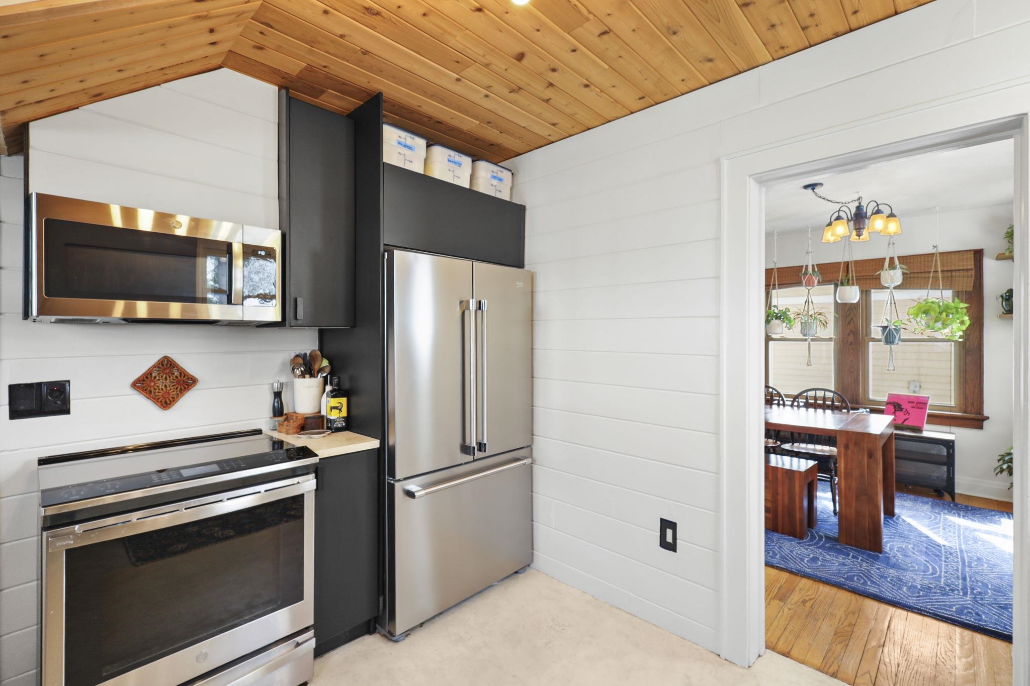 2554 Upham Street Madison, WI 53704 - Photo 23 of 35