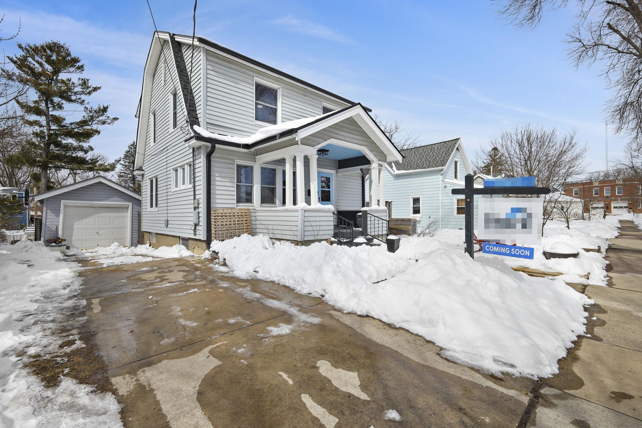 2554 Upham Street Madison, WI 53704 - Photo 4 of 35