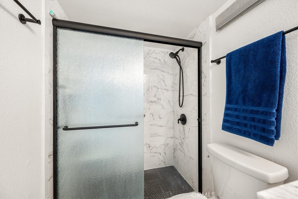 428 Westpoint Drive Pismo Beach, CA 93449 - Photo 21 of 58 a bathroom with a shower and a toilet