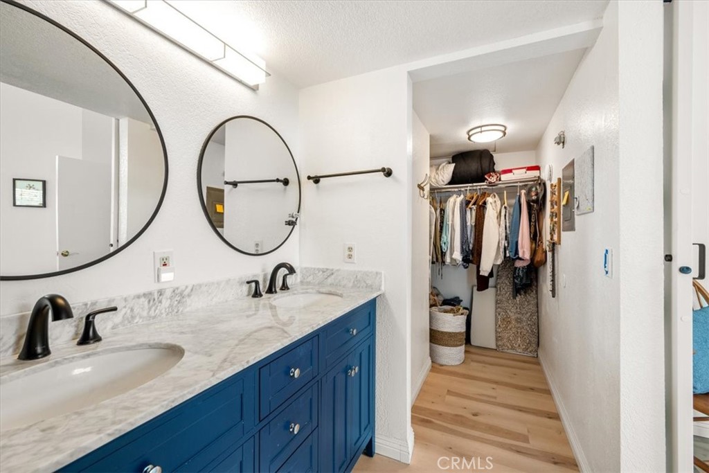 428 Westpoint Drive Pismo Beach, CA 93449 - Photo 22 of 58 a bathroom with a double vanity sink and a mirror