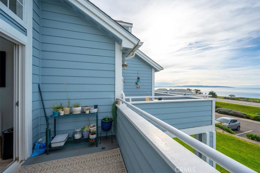 428 Westpoint Drive Pismo Beach, CA 93449 - Photo 33 of 58 a view of sitting area in balcony