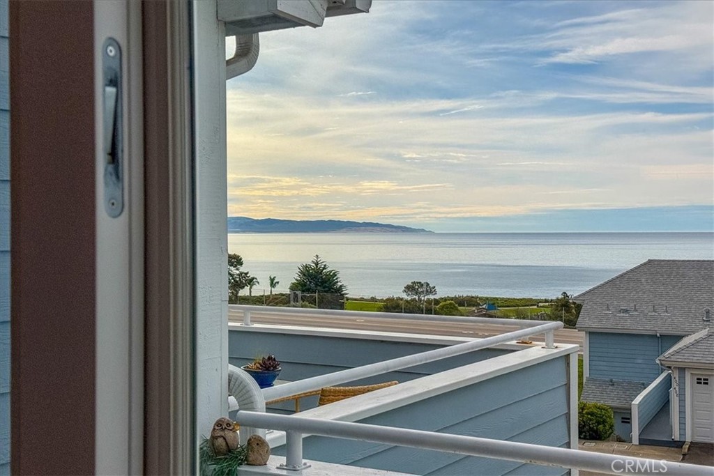 428 Westpoint Drive Pismo Beach, CA 93449 - Photo 35 of 58 a view of a balcony