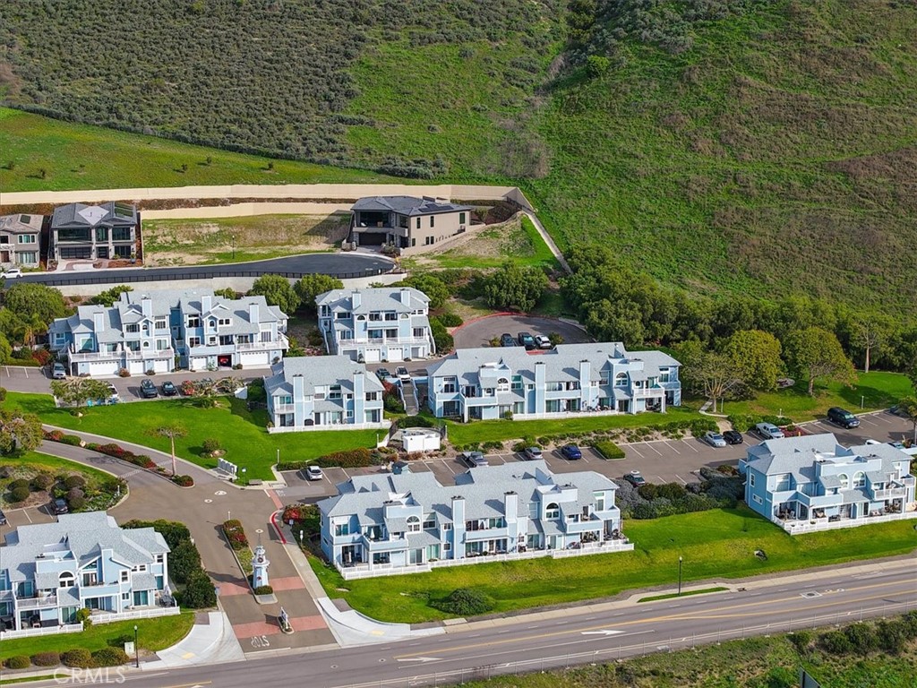 428 Westpoint Drive Pismo Beach, CA 93449 - Photo 51 of 58 a view of a water fountain in front of building
