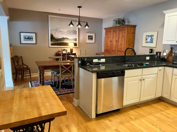 $2,900 | 100 Shepard's Cove Road, Unit H104, Kittery, ME 03904