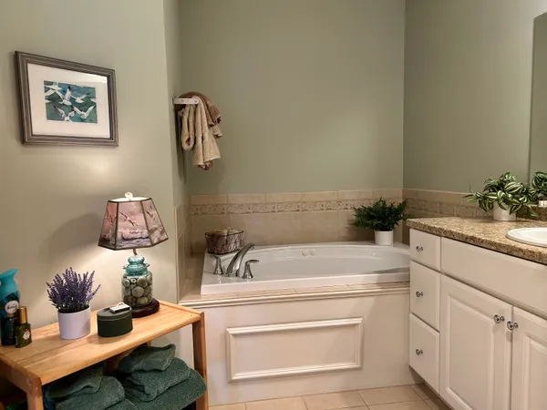 $2,900 | 100 Shepard's Cove Road, Unit H104, Kittery, ME 03904