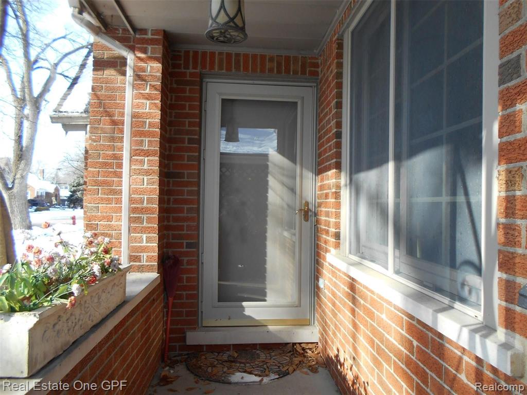 466 Touraine Road Grosse Pointe, MI 48236 - Photo 2 of 28