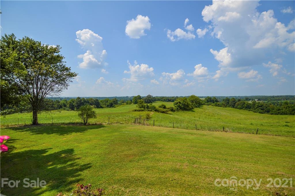 601 North Meadow Road Harmony, NC 28634 - Photo 3 of 28 Gallery Image 3
