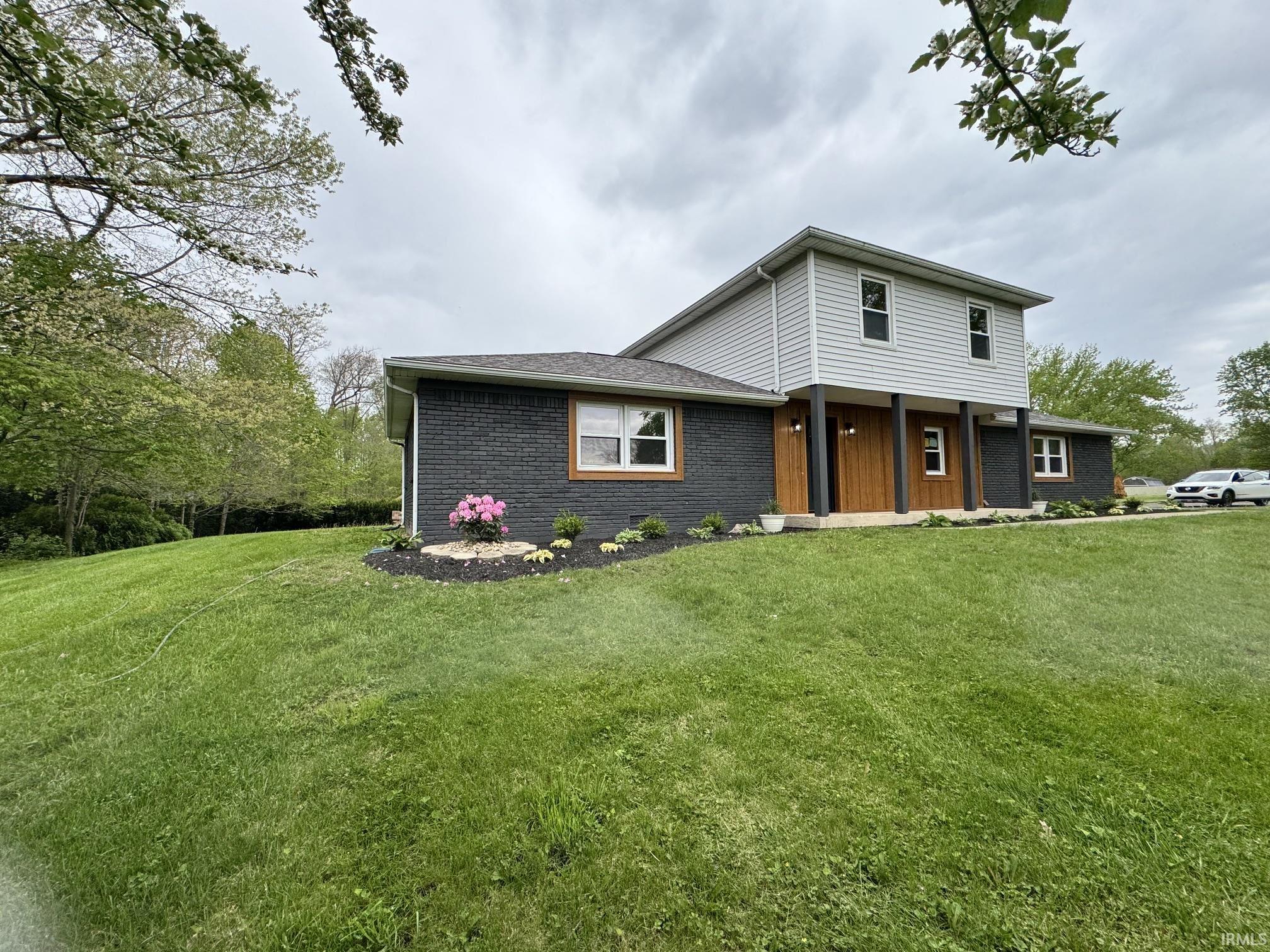 1756 Riverview Road Peru, IN 46970 - Photo 4 of 39