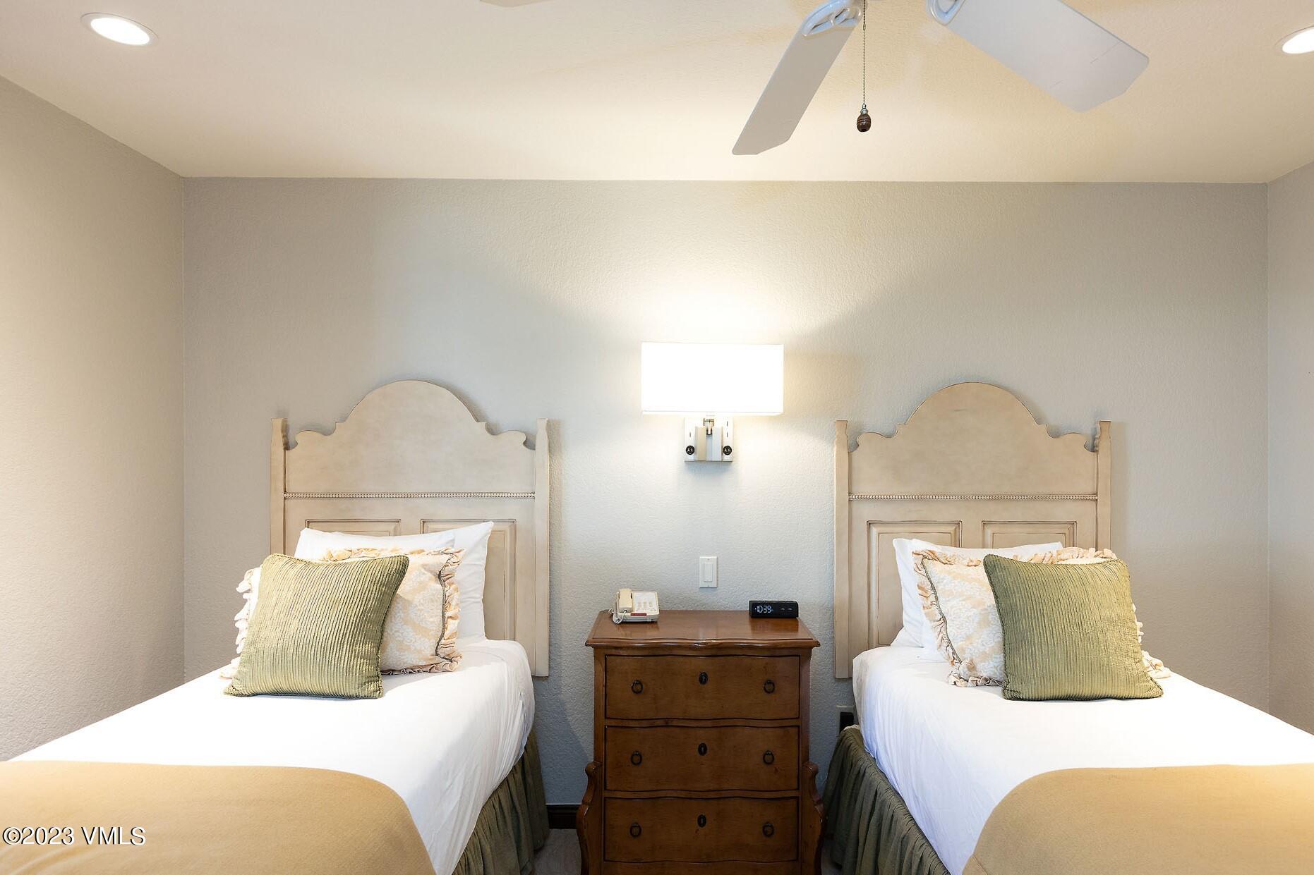 210 Offerson Road, Unit 115 WEEK 33 Beaver Creek, CO 81620 - Photo 9 of 23 a bedroom with a bed and a mirror