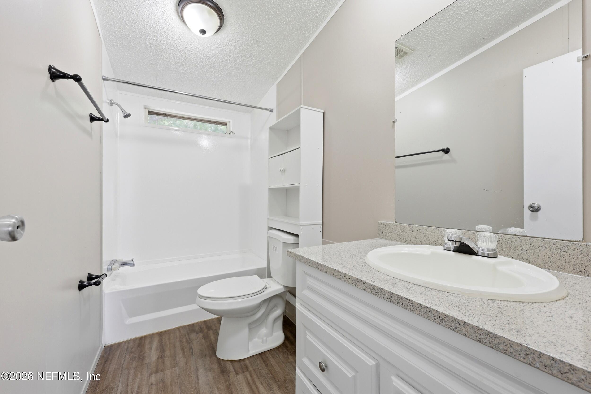 2081 Chaffee Road South, Unit 179 Jacksonville, FL 32221 - Photo 17 of 34 Hall bath