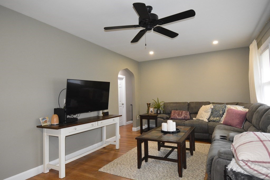 31 Wing Road Acushnet, MA 02743 - Photo 2 of 10
