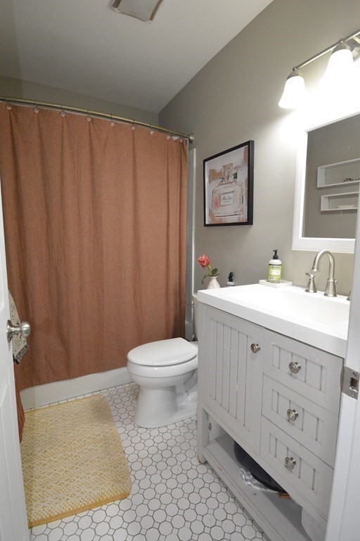 31 Wing Road Acushnet, MA 02743 - Photo 4 of 10