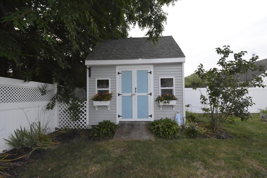 31 Wing Road Acushnet, MA 02743 - Photo 9 of 10