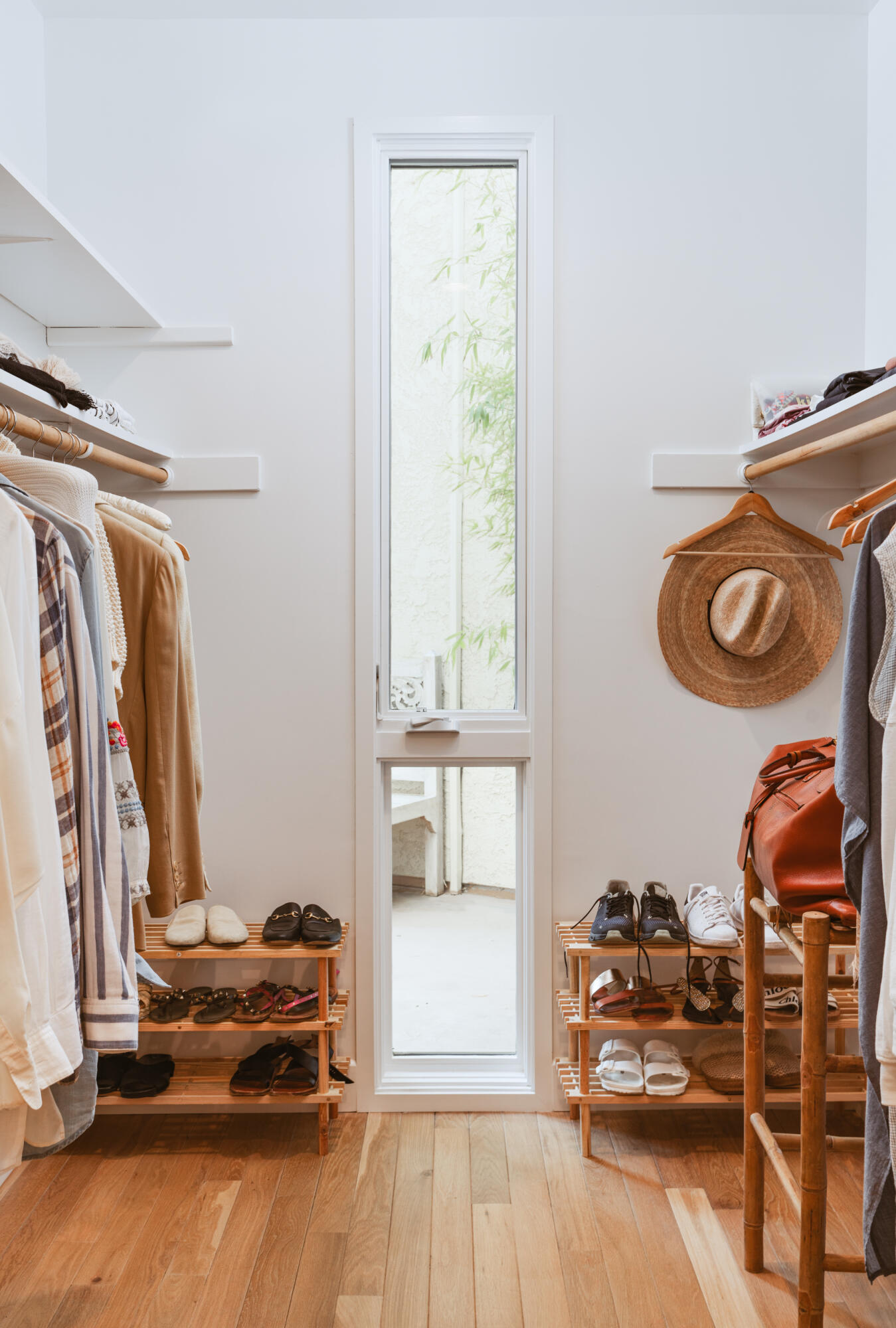 60 Seaview Drive Santa Barbara, CA 93108 - Photo 20 of 31 a view of a livingroom with furniture and windows