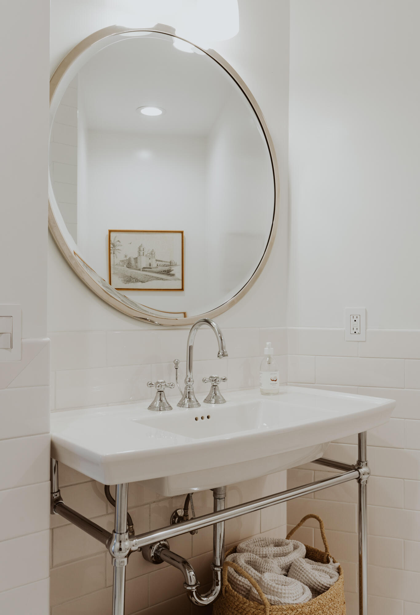 60 Seaview Drive Santa Barbara, CA 93108 - Photo 26 of 31 a bathroom with a sink and mirror