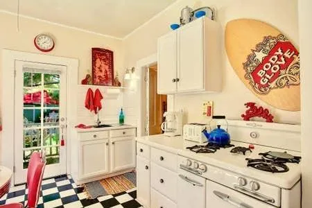 $5,700 | 128 West De La Guerra Street, Santa Barbara, CA 93101