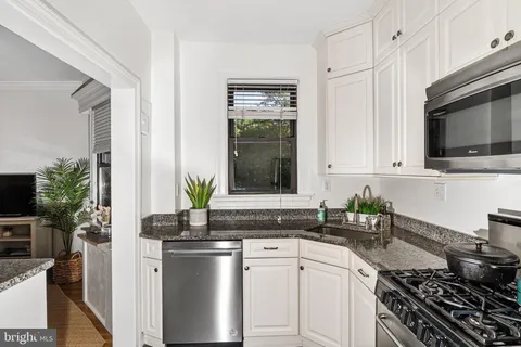 $389,999 | 3616 Connecticut Avenue Northwest, Unit 201, Washington, DC 20008